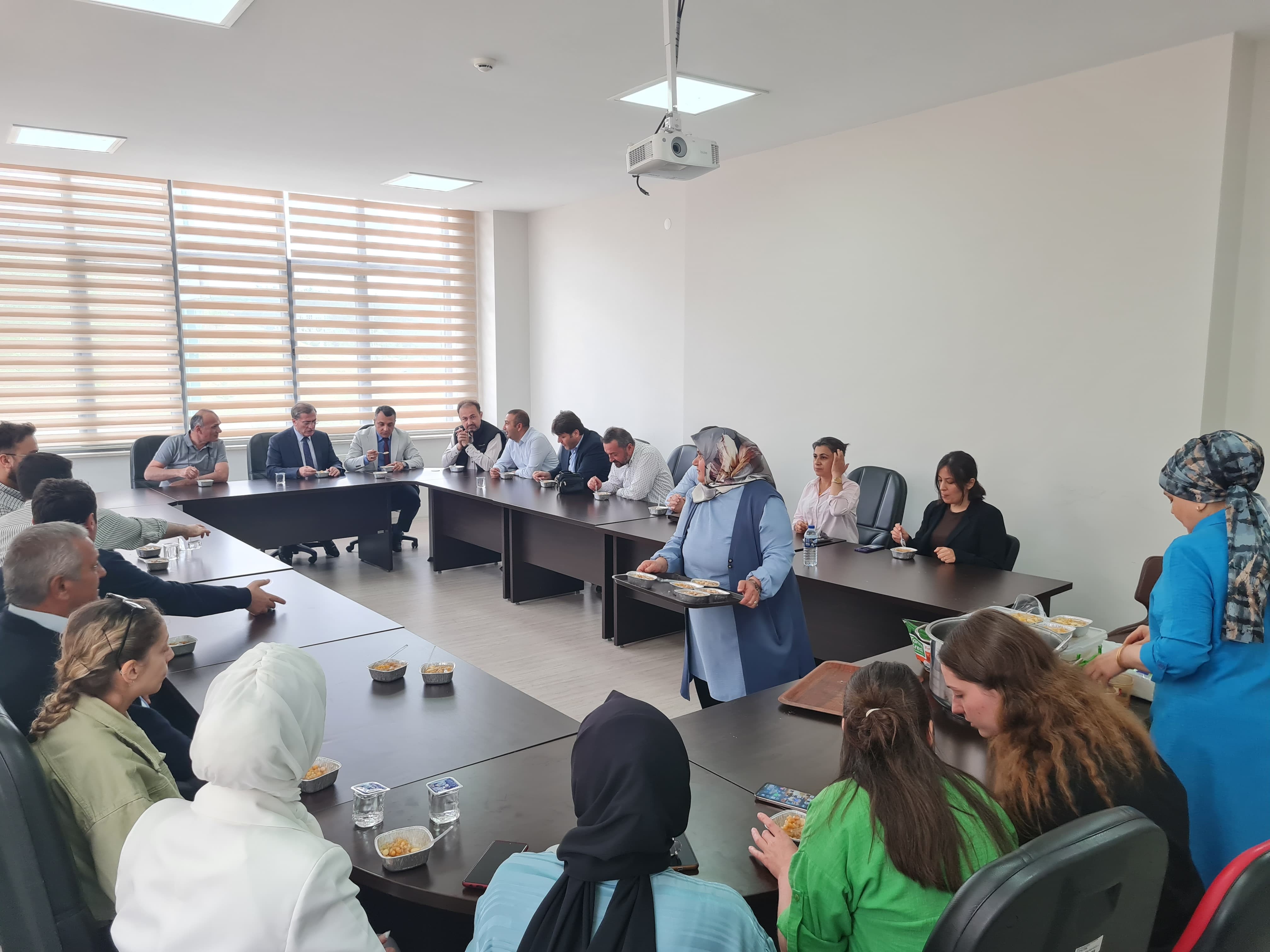 Fakültemizde Aşure İkramı ile Paylaşma Geleneği Yaşatıldı