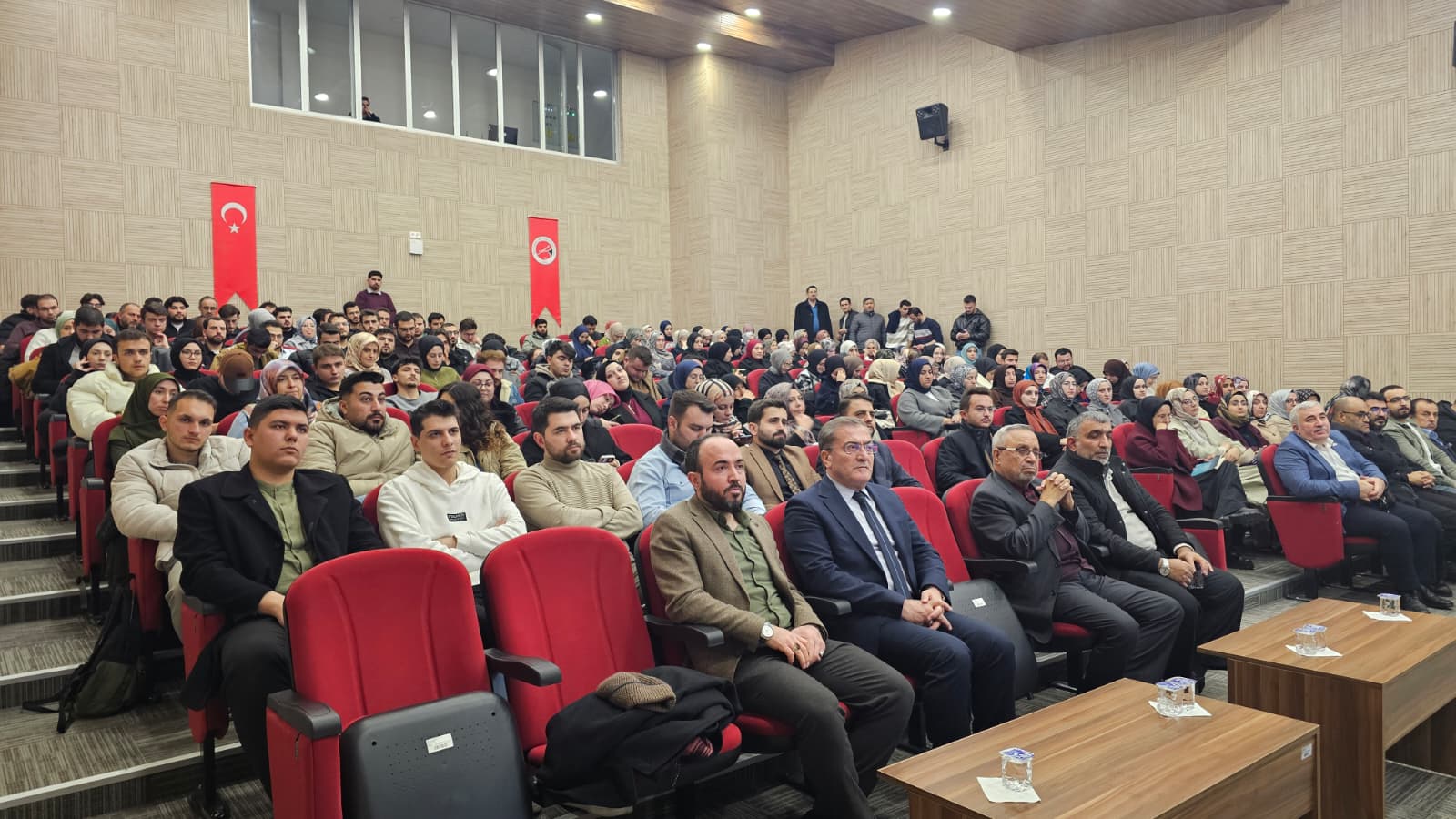 İlahiyat Eğitiminin Manevî Gelişime Katkısı Ele Alındı