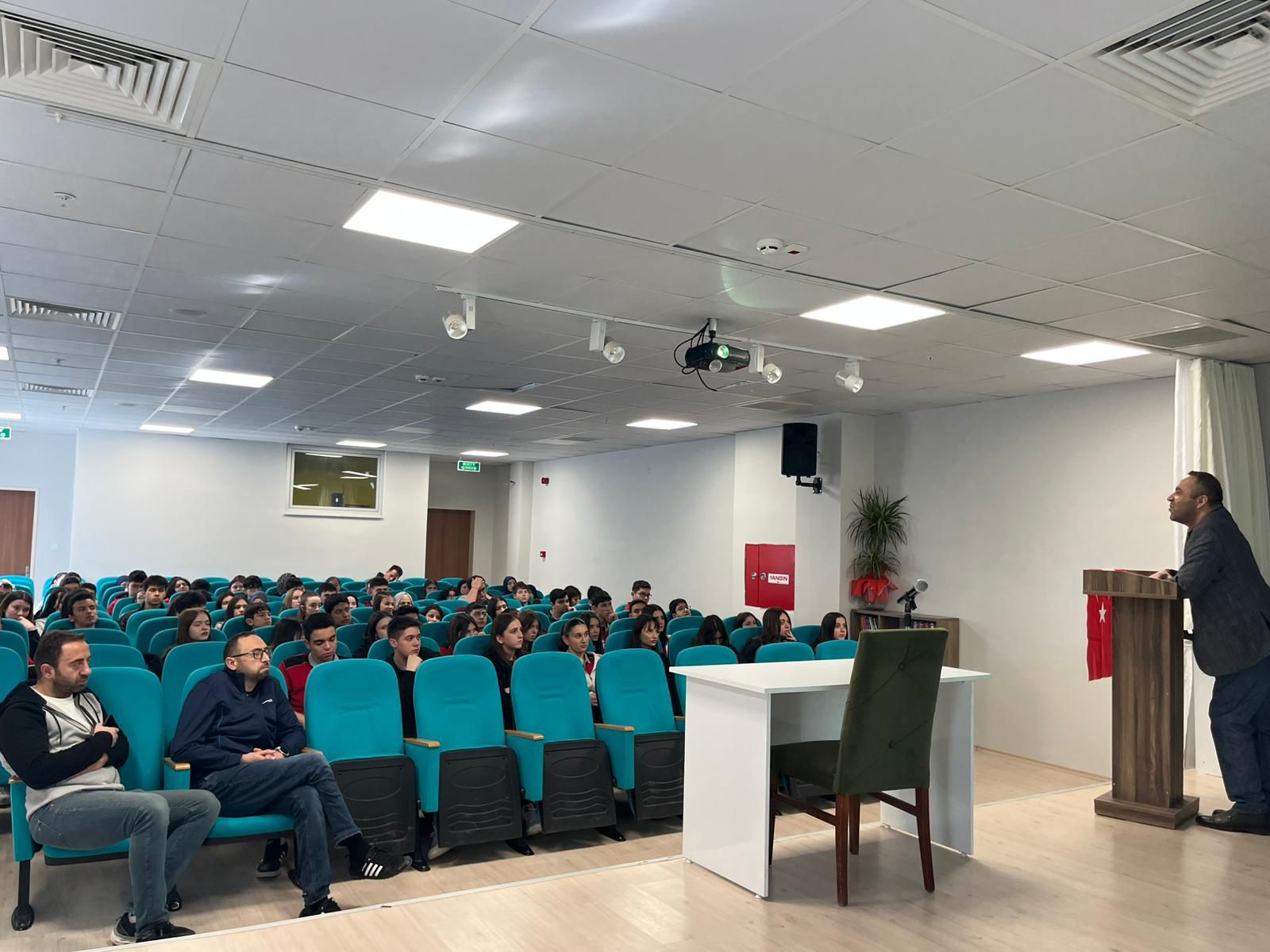 Dr. Öğr. Üyesi İslam Musayev “İslam’da nezaket, Peygamberimizin Nezaket Anlayışı ve Müslümanın Nezaketli Oluşu” Başlıklı Konferans Verdi