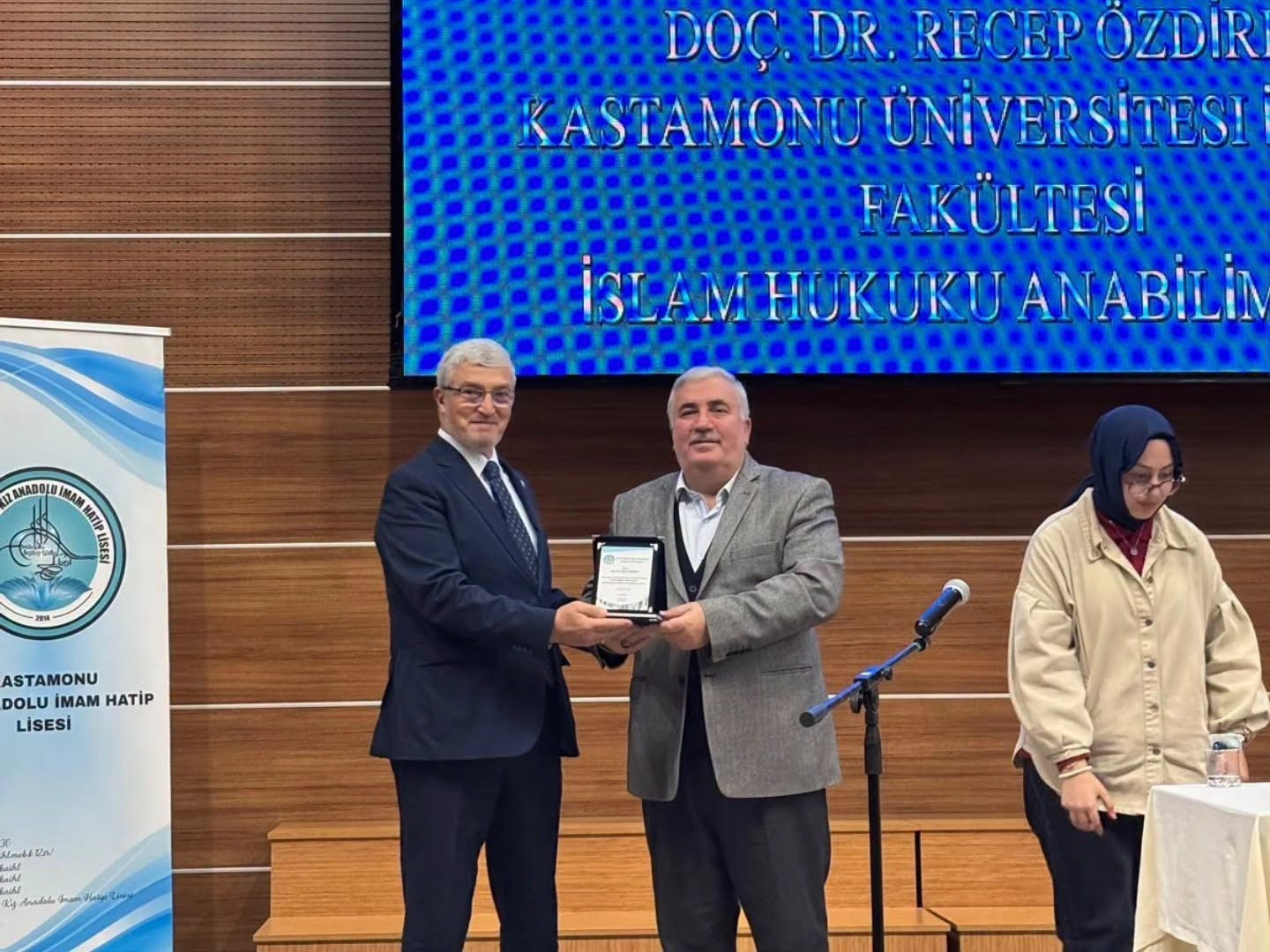 İslam Hukuku Öğretim Üyesi Doç. Dr. Recep Özdirek  İmam Hatipliler Haftası Programında Konuşmacı Olarak Yer Aldı